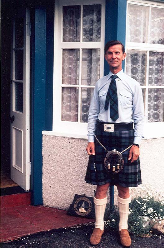 1987 - James Mac Key i lanad kilt.jpg - James Mac Key i kilt, 1987